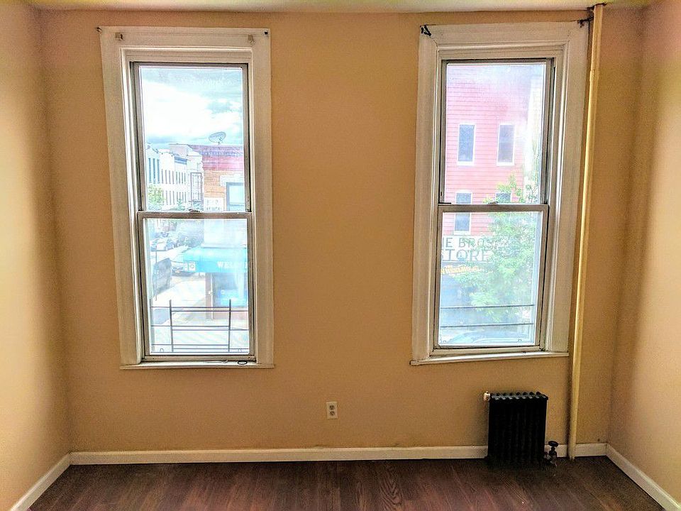 1st image of 164 Wilson Ave APT 2L