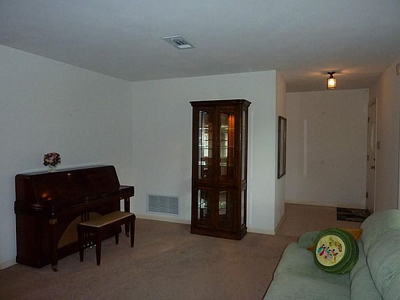 4th image of 214 Sleepy Hollow Dr