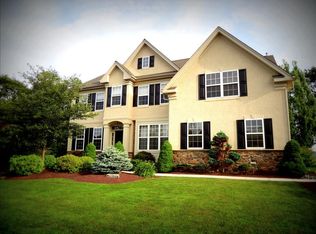 6979 Sunflower Ln, Macungie, PA 18062