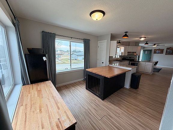 3rd image of 202 Wilson Ct