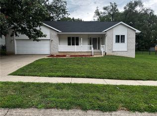 904 S Cedar Hill Dr, Decatur, IL 62521