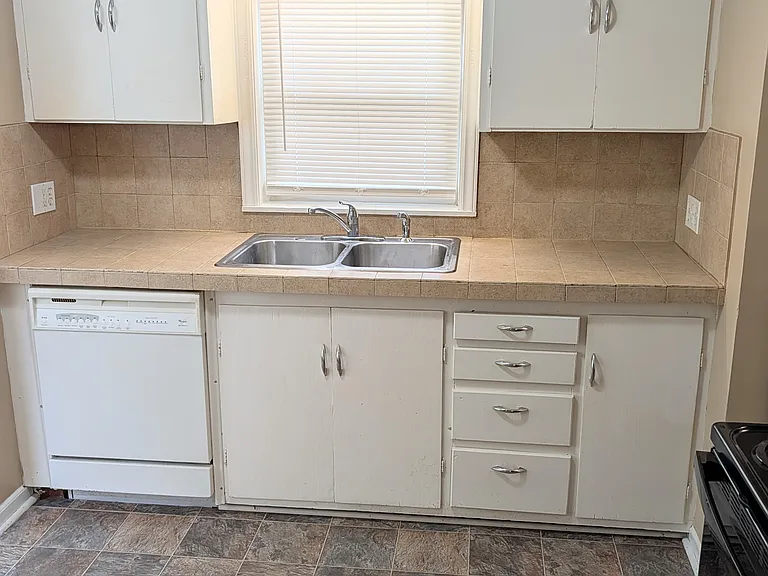 1215 S Willow Ave — Photo 3