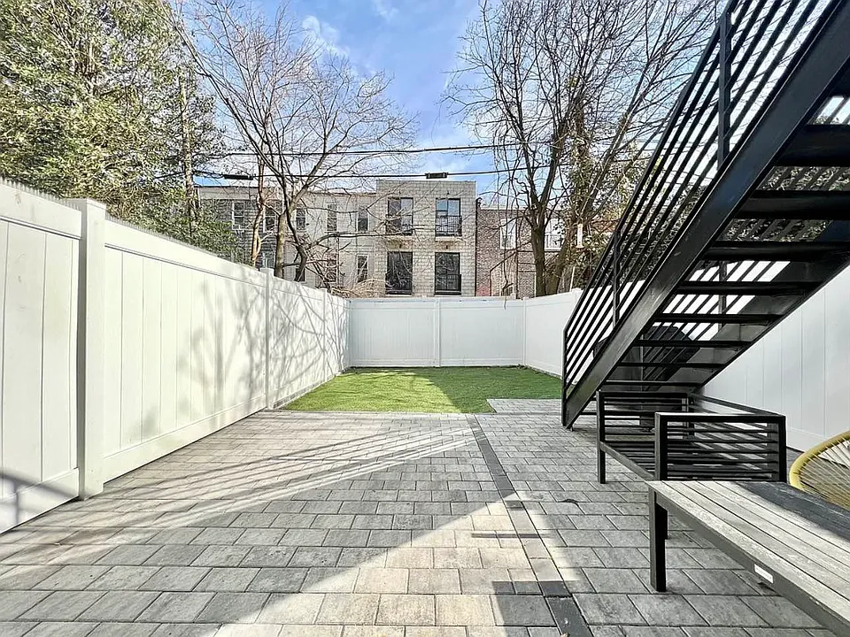 1176 Jefferson Ave #2