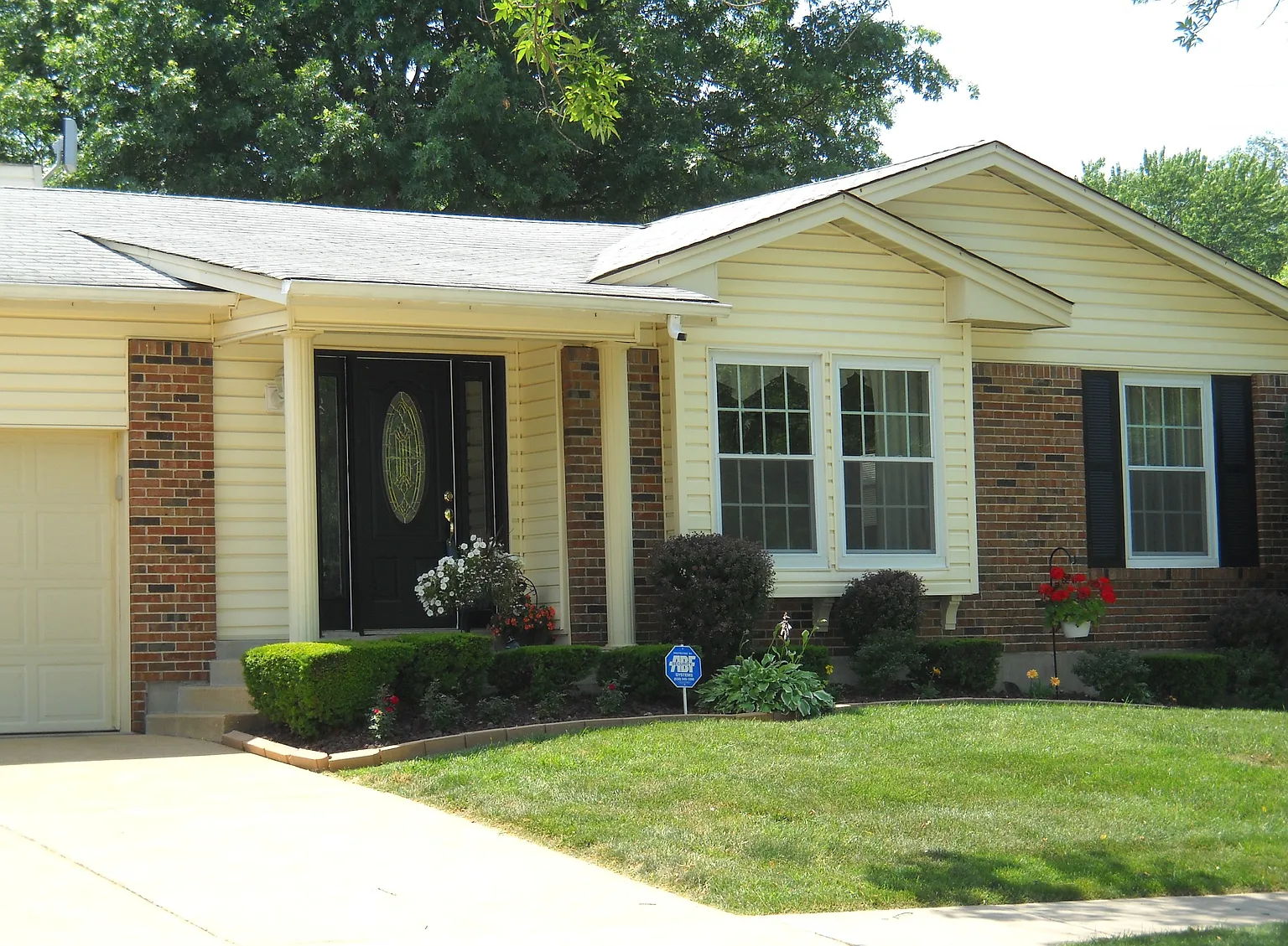 2958 Piney Pointe Dr photo 1