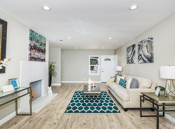 3rd image of 367 S Villanova Dr