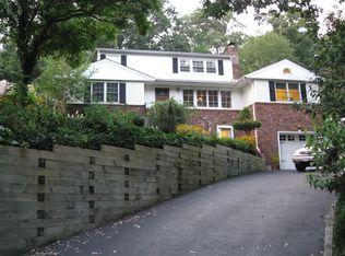 186 Mill Dam Rd, Centerport, NY 11721