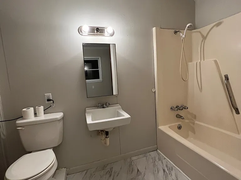 1610 Columbus St SW #A — Photo 4