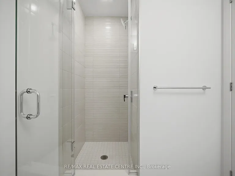 75 James St S #3015 — Photo 34