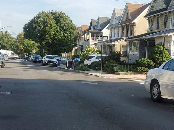 5th image of 7832 82nd St