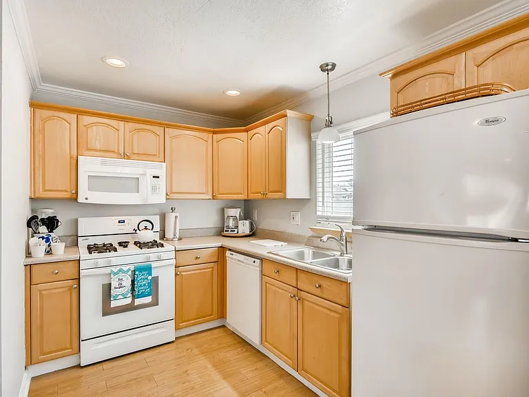 153 Palm Ave — Photo 9