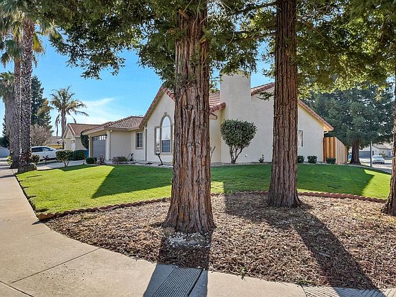 5th image of 1587 Saint Andrews Dr