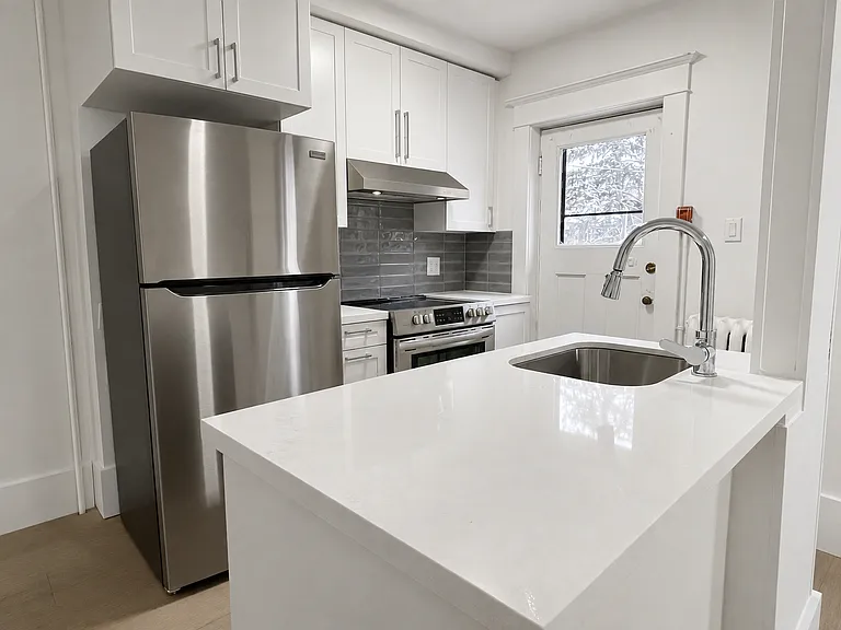 310 Roncesvalles Ave — Photo 3
