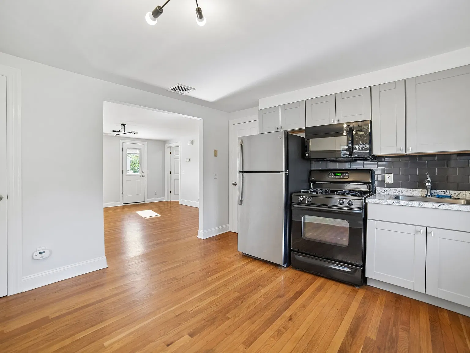 2 bed, $2,900 — Photo 4