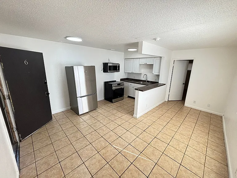 239 W Philadelphia Ave #6 — Photo 4