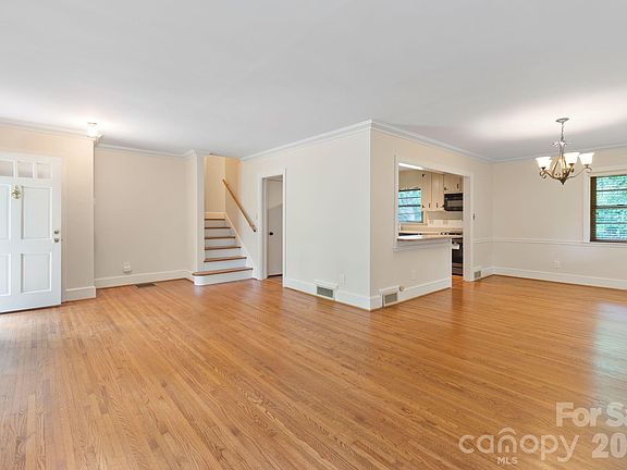 3rd image of 4215 Chelmsford Rd