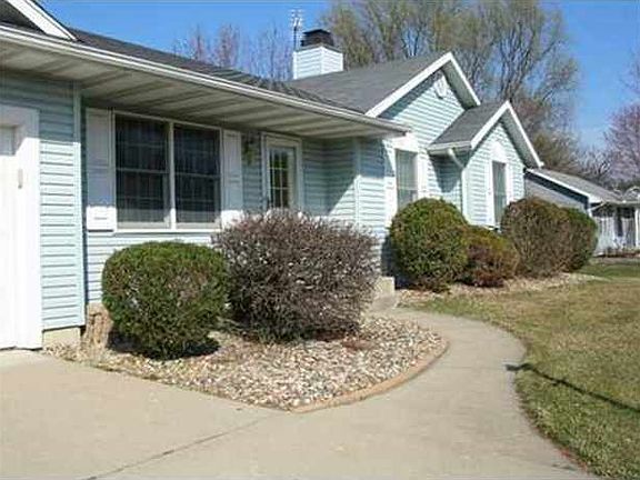 WALK LEADING TO THE FRONT DOOR