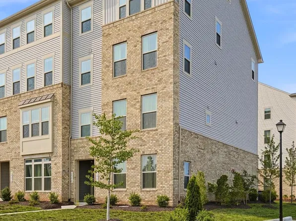 24274 Thurso Sq, Sterling, VA 20166