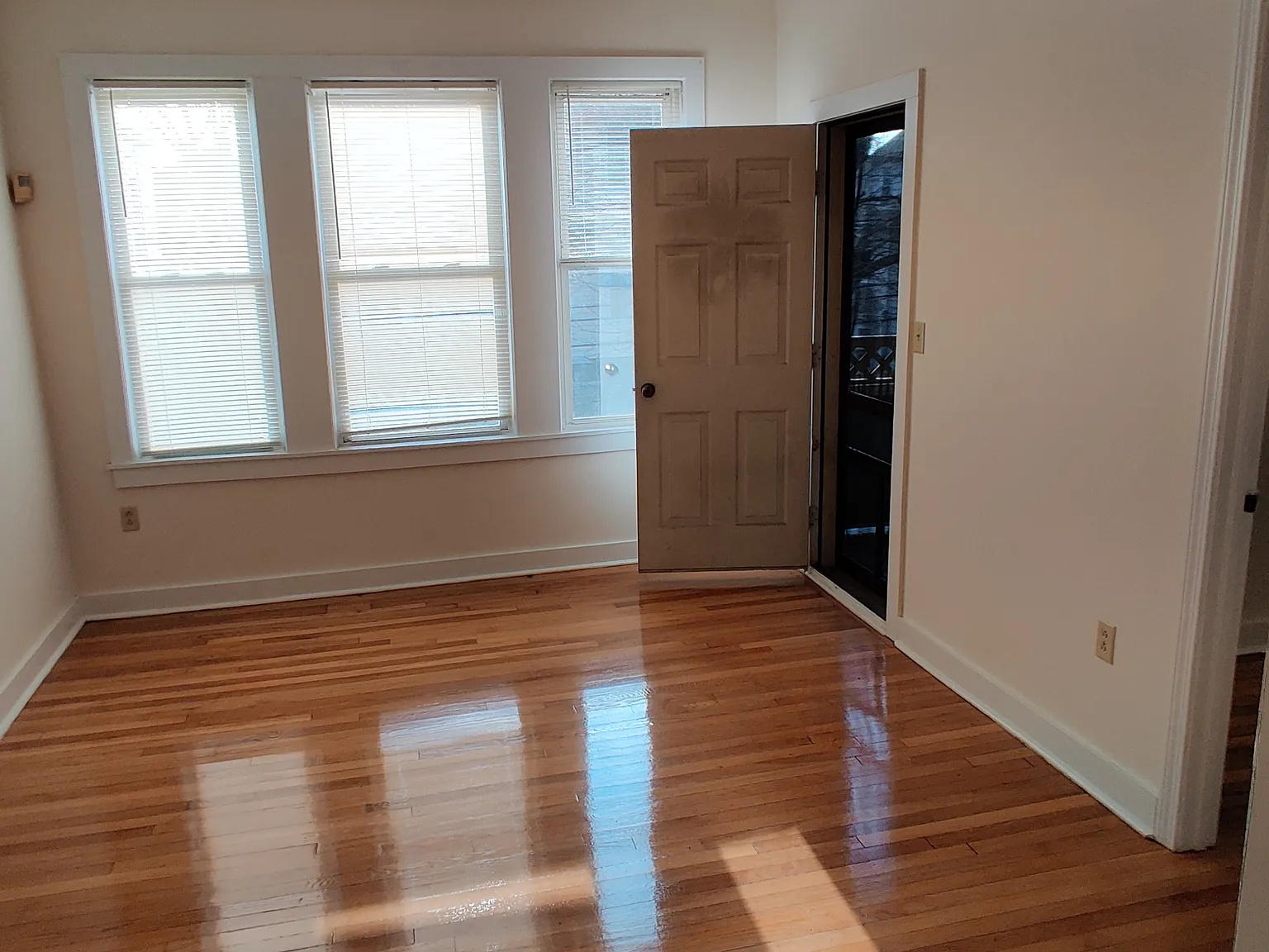 2 bed, 710 sqft, $2,400 — Photo 2