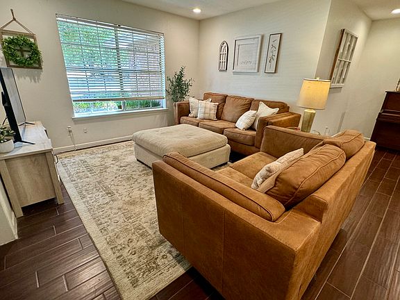 5th image of 4206 Prince Edward Dr
