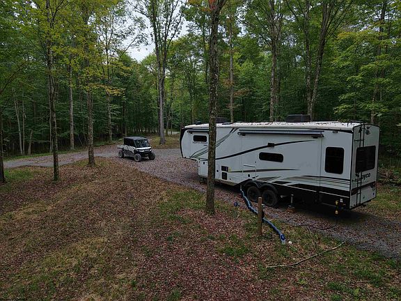 5th image of 129 Grouse Run Rd