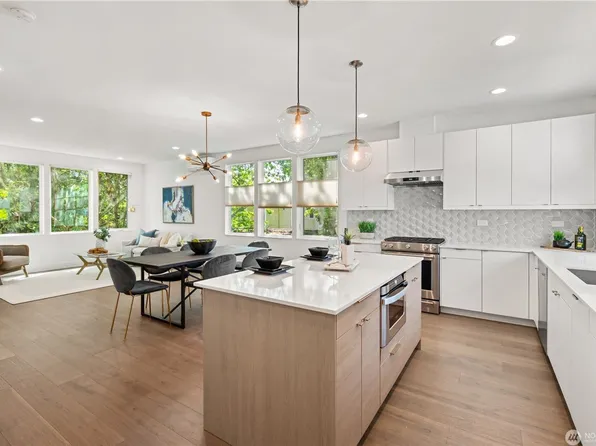 815 N 48th St, Seattle, WA 98103