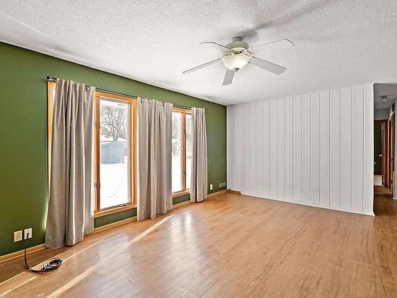 3rd image of 432 4th Ave NE