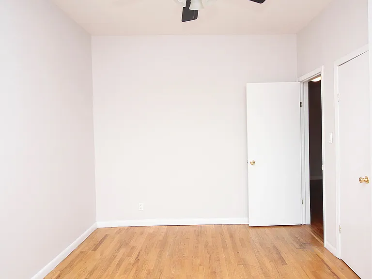 270 Grand St #14 — Photo 6