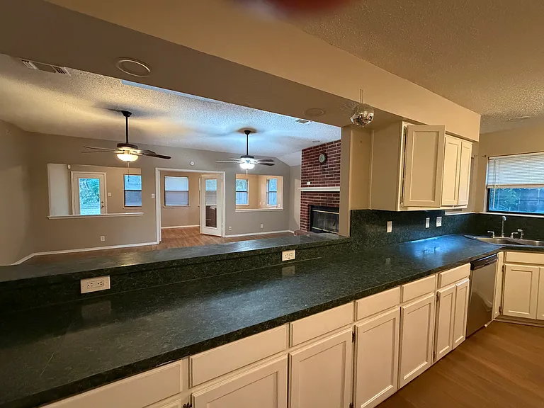 1917 Creek Ave — Photo 4