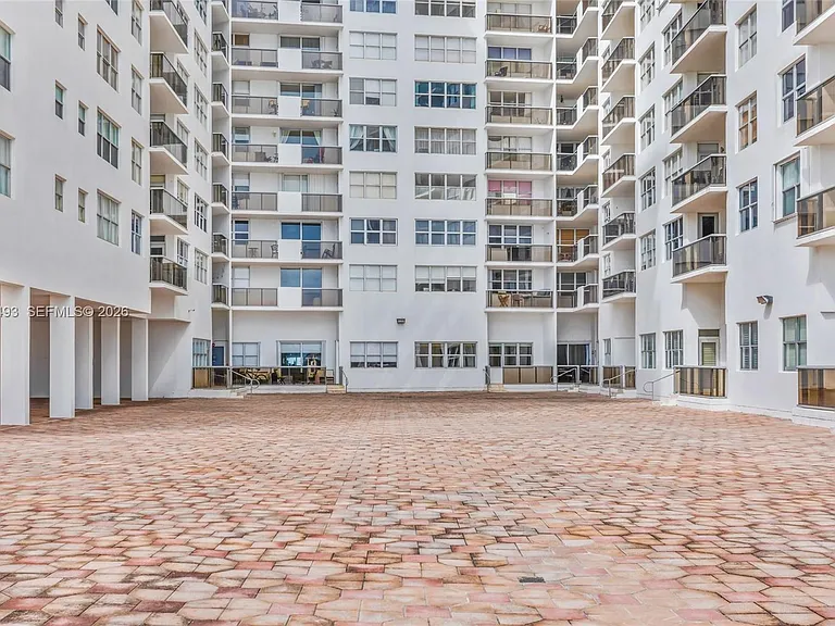 6039 Collins Ave #1206 — Photo 31