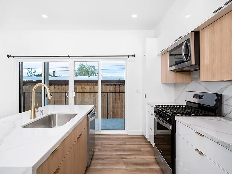 5230 Rincon St — Photo 2