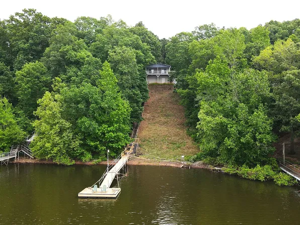 365 Bluff Rd, Big Sandy, TN 38221