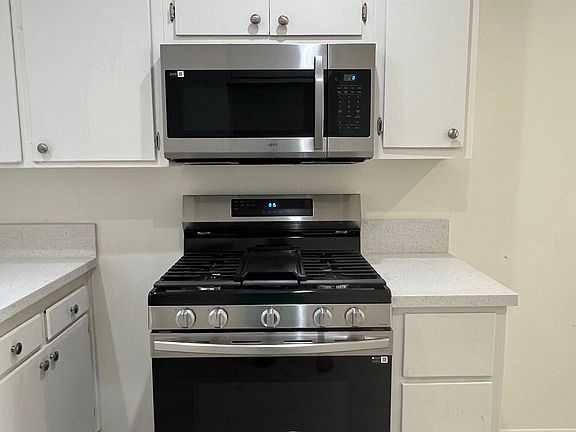 3rd image of 1233 N Hoover St APT 2