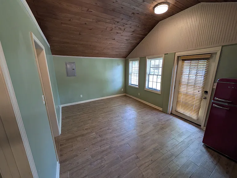 1720 Greenwood Ave #B — Photo 5