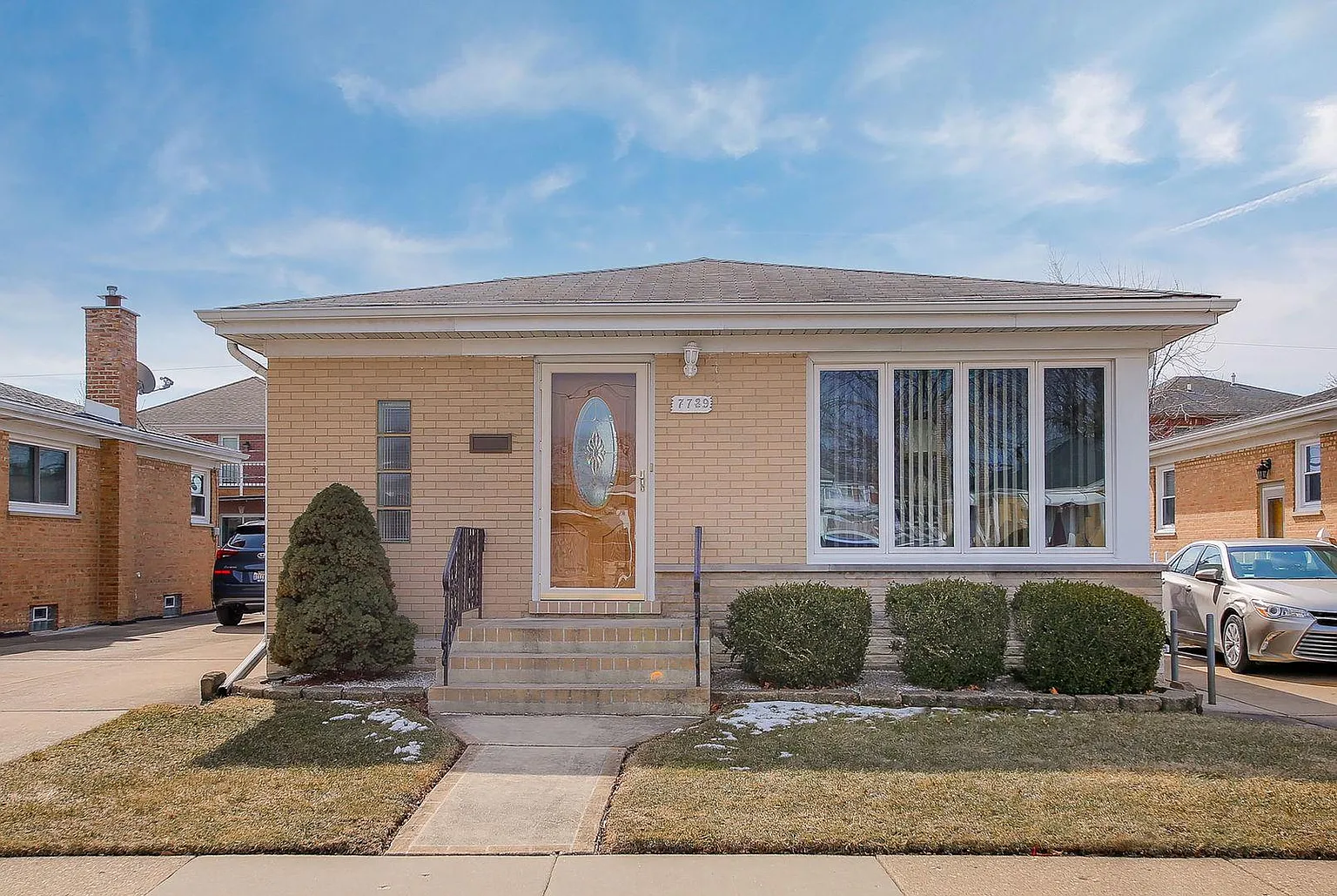 7729 W Foster Ave photo 1
