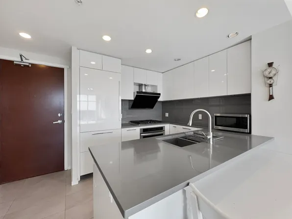 3102 Windsor Gate #28XX, Coquitlam, BC V3B 0J3