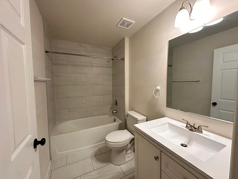 913 NE 13th Ave — Photo 6