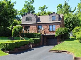 6804 Vara Dr, Pittsburgh, PA 15236