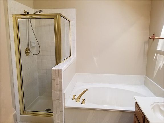 4th image of 2309 Baretta Dr