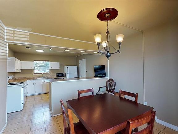 5th image of 404 John Hopkins Dr