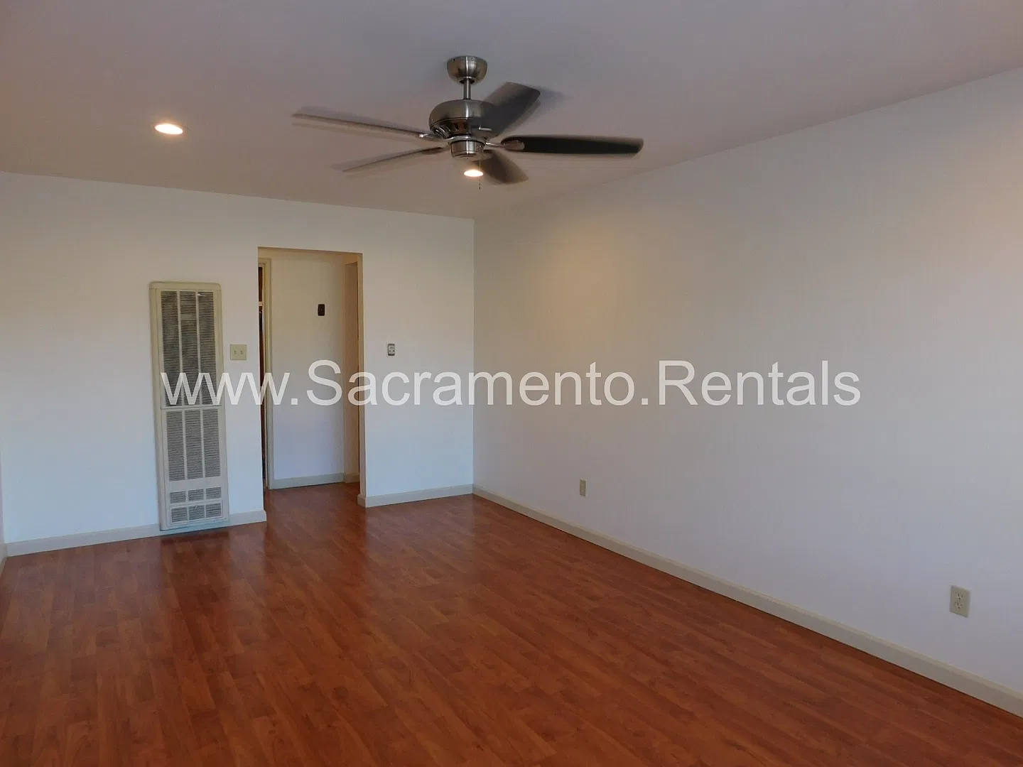 Nice 2bd/1ba Carmichael Duplex with 1 Car Garage — Photo 2