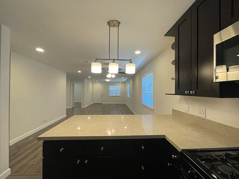 240 W Lemon Ave #B — Photo 5