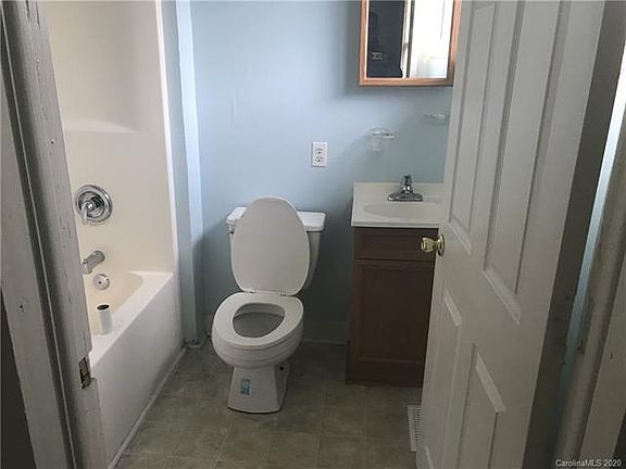 5th image of 28 Burlington Ave