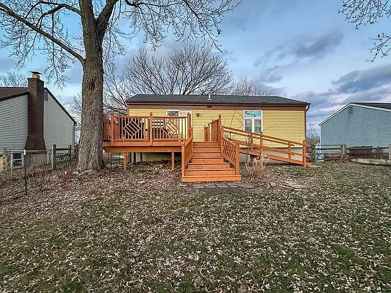 455 Glenview Ct — Photo 15
