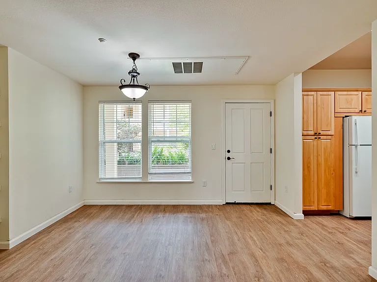 Encinal Place Apartments — Photo 26
