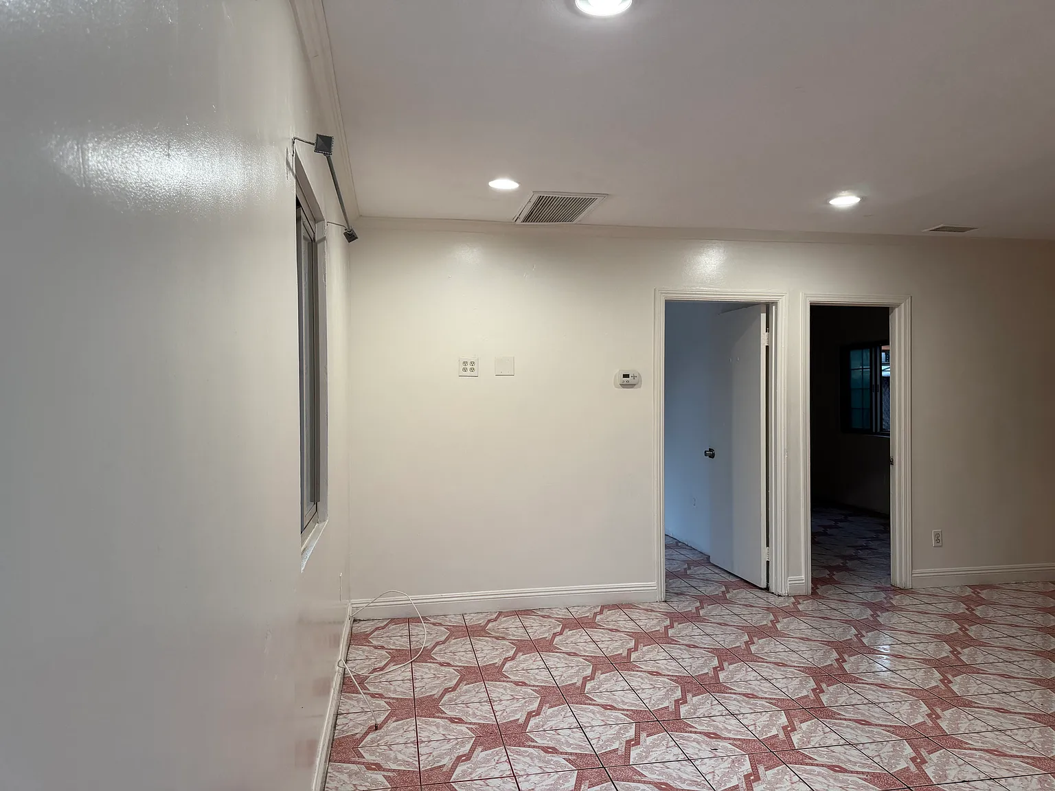 2 bed, 850 sqft, $2,500 — Photo 3