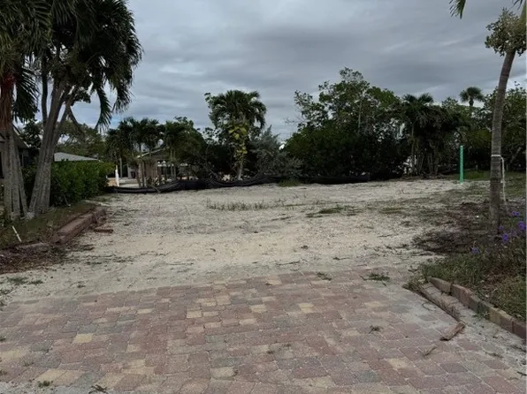 3111 Shell Mound Blvd, Fort Myers Beach, FL 33931