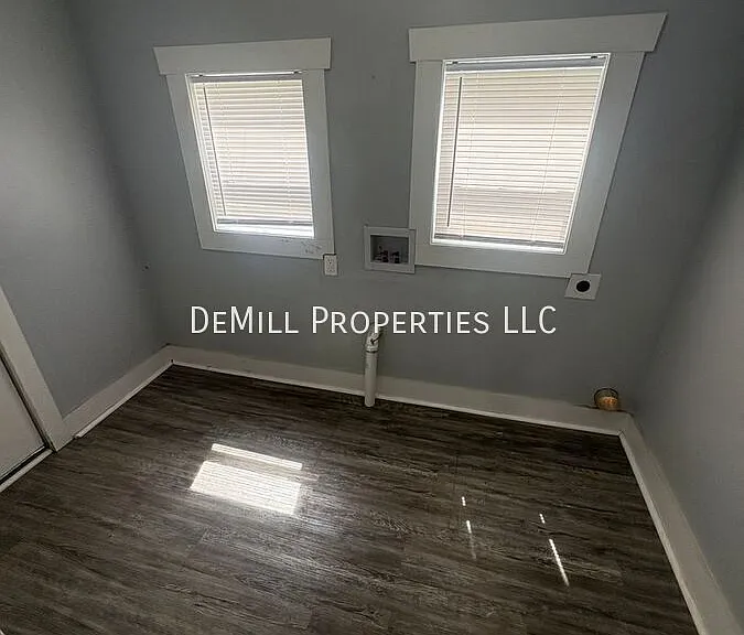 1126 W Hamilton St — Photo 9