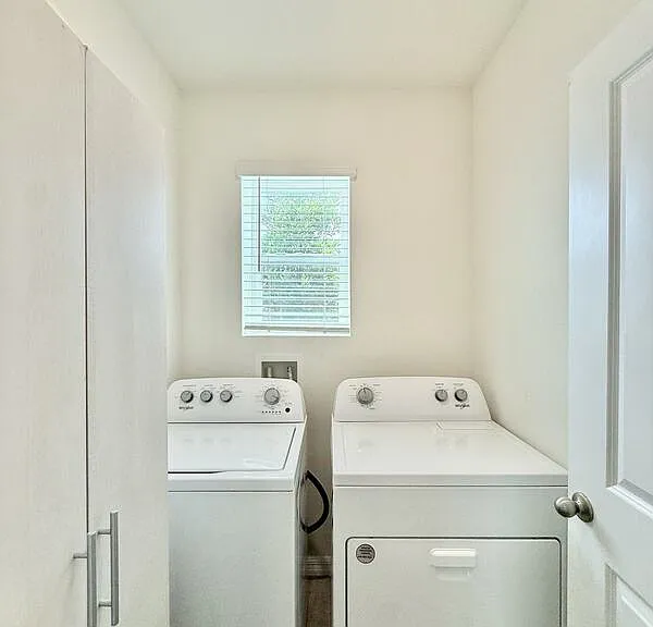 5699 Chorleywood Ln — Photo 41