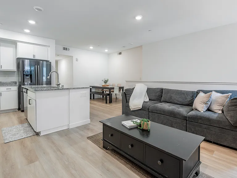 882 Slate Pl — Photo 18