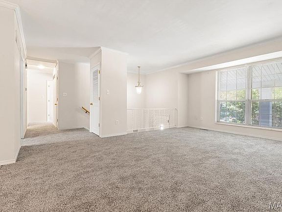 4th image of 738 Village Wood Ct